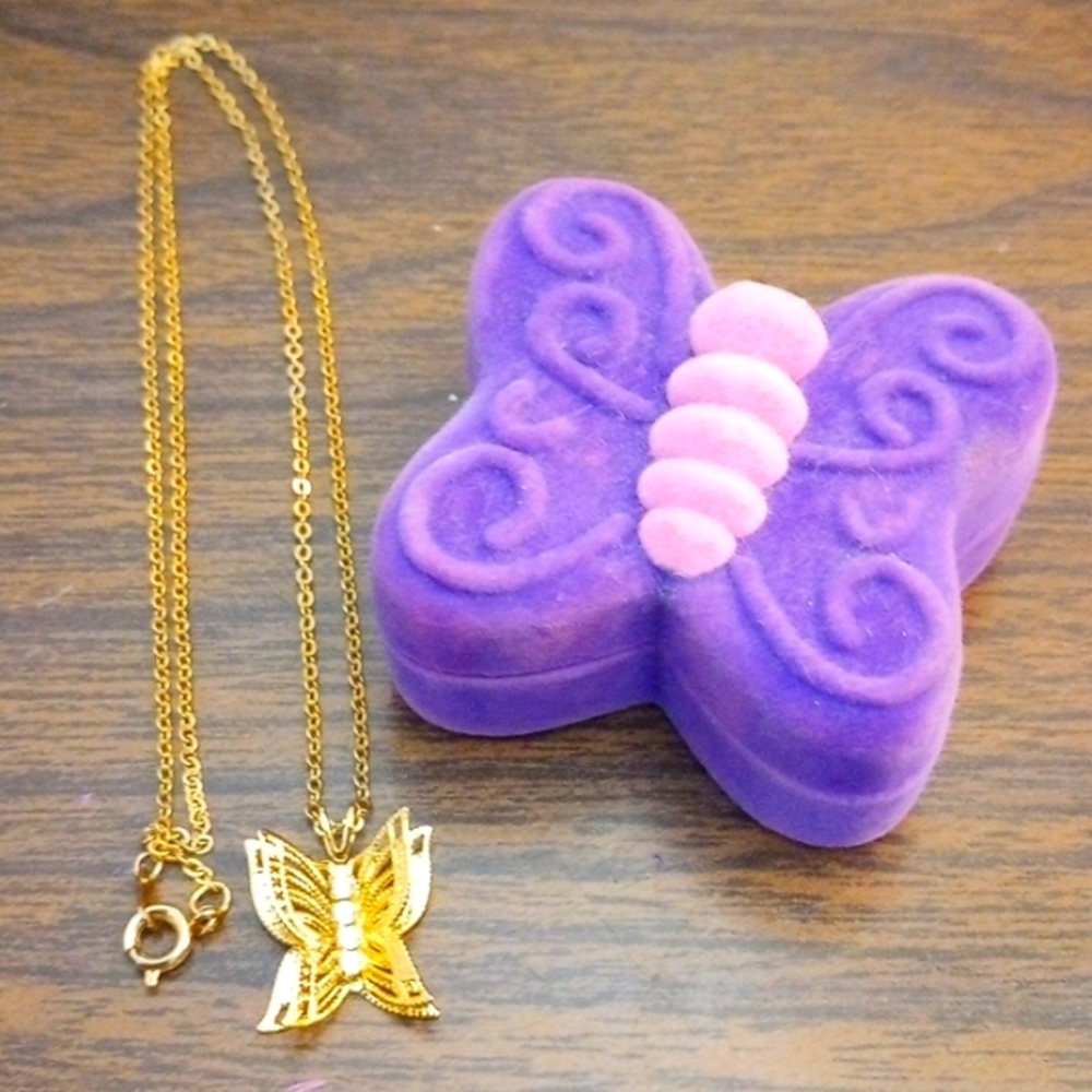 Gorgeous Little Blingy Butterfly Necklace